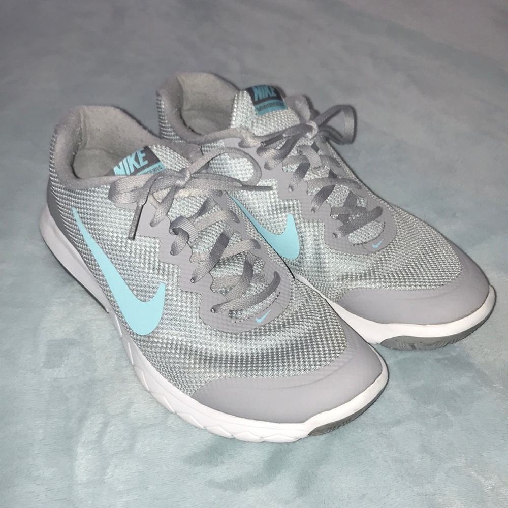 Nike tennis shoes size 10